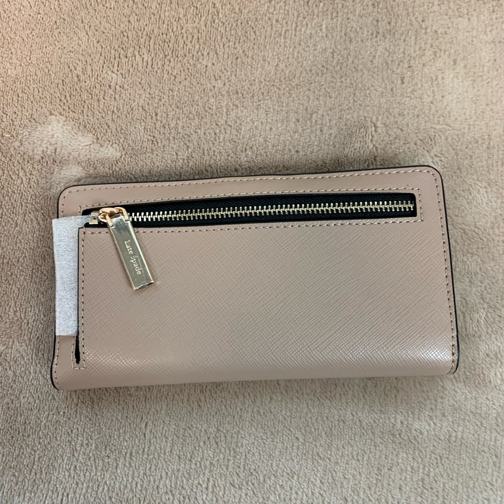 NWT Kate Spade Large Slim Bifold Wallet. Tan and Black with Gold Accents. - Picture 3 of 10